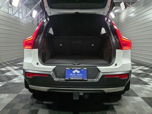 Used 2021 Volvo XC40 P8 Recharge w/ Advanced Package image 38