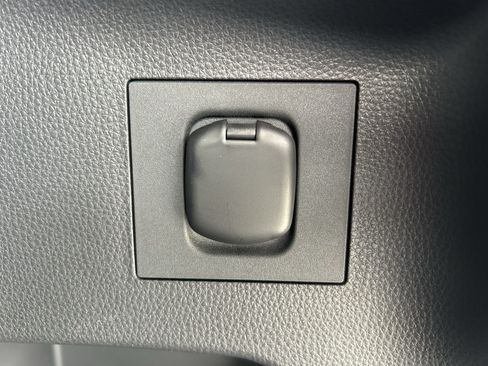 Used 2025 Toyota 4Runner SR5 AWD/4WD image 21