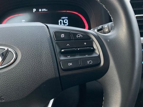 Used 2025 Hyundai Venue SEL image 17