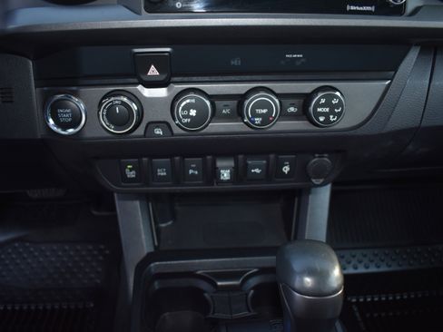 Used 2020 Toyota Tacoma TRD Sport w/ Technology Package image 21