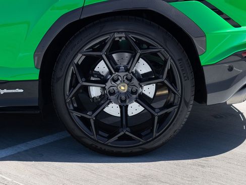 Used 2023 Lamborghini Urus Performante AWD/4WD image 13