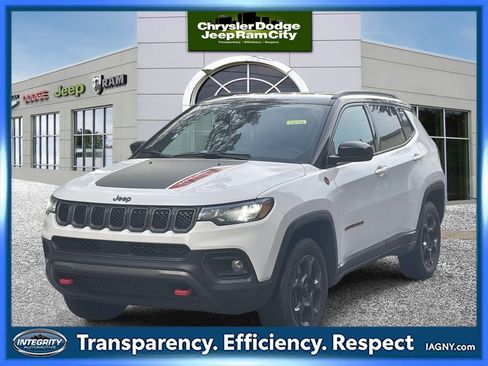 Used 2024 Jeep Compass Trailhawk image 1