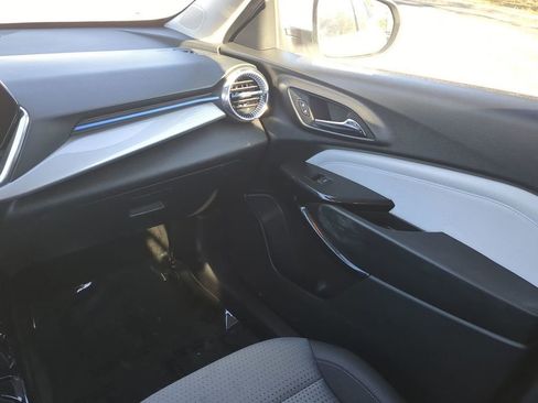 Used 2025 Chevrolet Trax LT w/ LT Convenience Package image 17