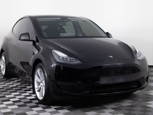 Used 2021 Tesla Model Y Long Range image 11