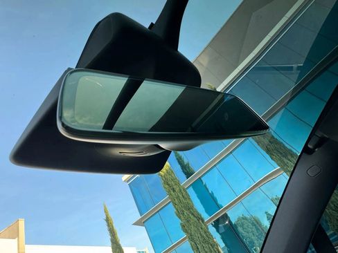 Used 2018 Tesla Model X 75D image 44