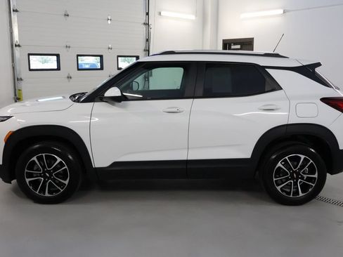 Used 2025 Chevrolet TrailBlazer LT AWD/4WD image 4