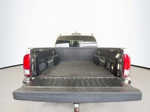 Used 2017 Toyota Tacoma TRD Off-Road w/ Tow Package RWD image 34