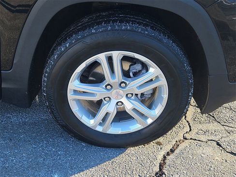 Used 2023 GMC Terrain SLE w/ Driver Convenience Package image 10