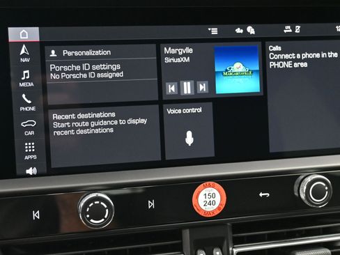 Certified 2025 Porsche Macan image 14