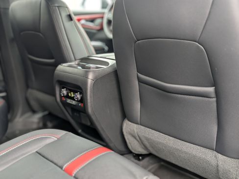 Used 2025 Chevrolet Traverse RS image 47