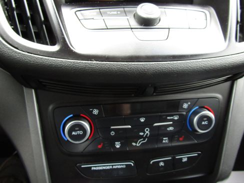 Used 2018 Ford Escape SEL image 18