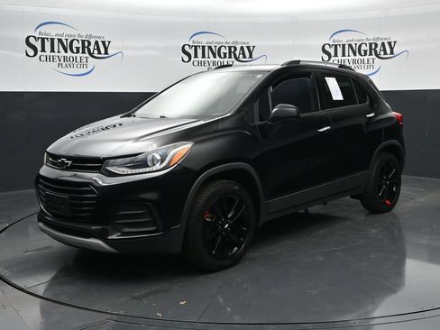 Used 2019 Chevrolet Trax LT w/ Sun & Sound Package AWD/4WD image 3