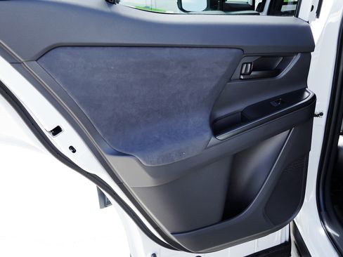 New 2026 Toyota C-HR w/ Cold Weather Package image 24