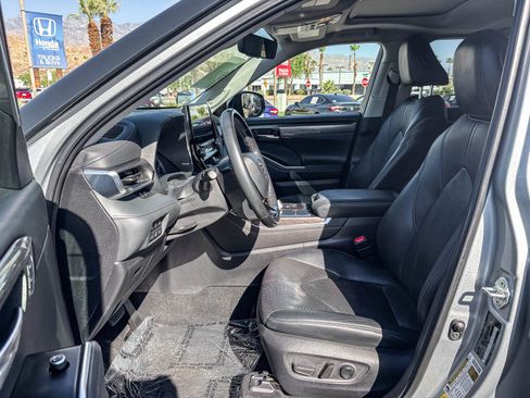 Used 2021 Toyota Highlander Limited AWD/4WD image 20