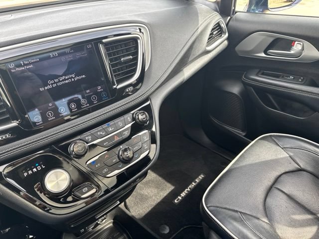 Used 2019 Chrysler Pacifica Limited w/ Advanced Safetytec Group FWD image 47