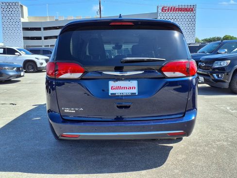 Used 2020 Chrysler Pacifica Touring-L Plus w/ Tire & Wheel Group FWD image 24