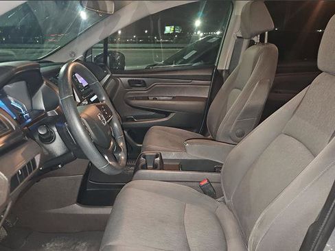 Used 2018 Honda Odyssey LX image 9