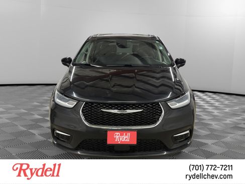 Used 2023 Chrysler Pacifica Touring-L FWD image 8