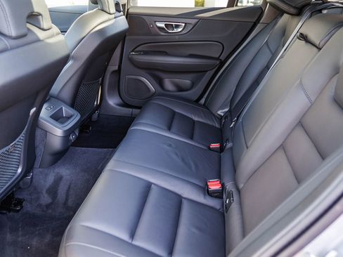 Used 2025 Volvo V60 B5 Cross Country Plus image 19