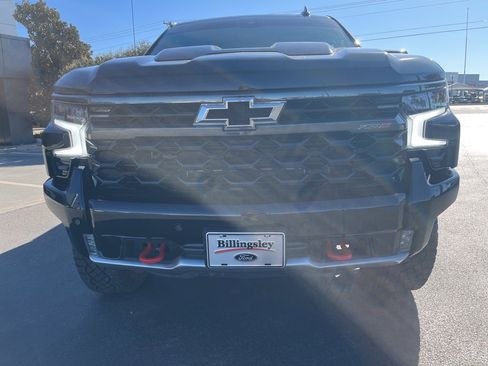 Used 2025 Chevrolet Silverado 1500 ZR2 image 9