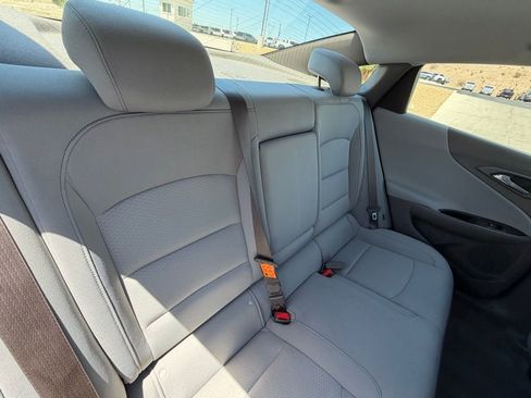 Used 2017 Chevrolet Malibu LT FWD image 17