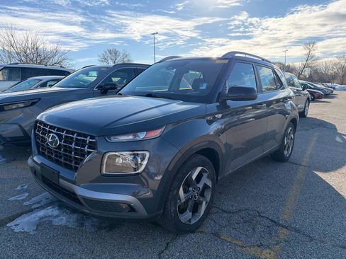 Used 2023 Hyundai Venue Limited image 8
