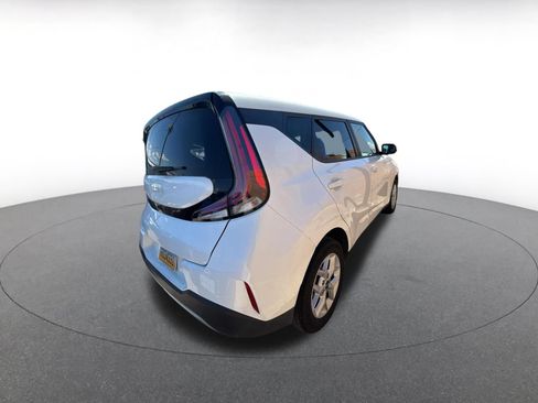 Used 2025 Kia Soul LX w/ LX Technology Package FWD image 19