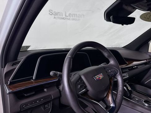 Used 2022 Cadillac Escalade ESV Premium Luxury image 12