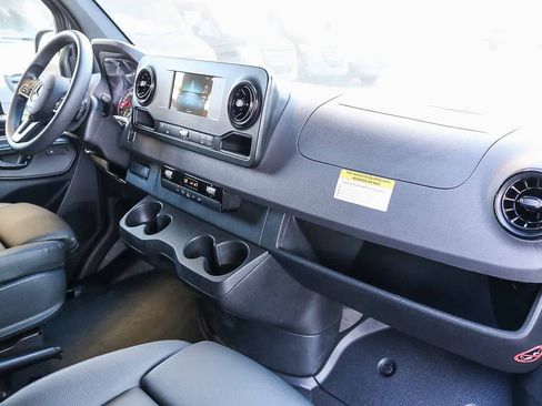 Used 2024 Mercedes-Benz Sprinter 2500 image 13