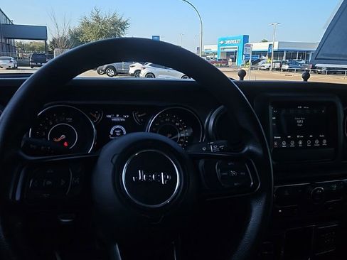 Used 2022 Jeep Gladiator Sport image 12