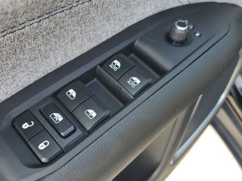 Used 2023 Jeep Compass Latitude w/ Convenience Group AWD/4WD image 22