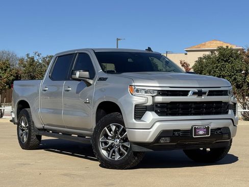Used 2022 Chevrolet Silverado 1500 RST image 2
