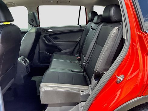 Used 2018 Volkswagen Tiguan SE w/ Panoramic Sunroof Package AWD/4WD image 24