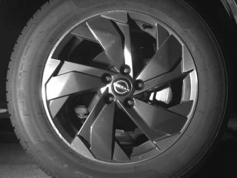 Used 2025 Nissan Rogue SV image 13