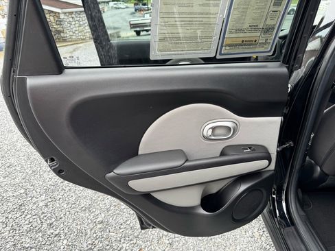 Used 2017 Kia Soul Base w/ Convenience Package image 14