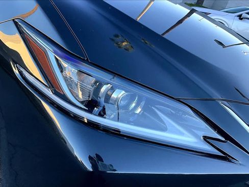 Used 2024 Lexus ES 300h w/ Premium Package image 28