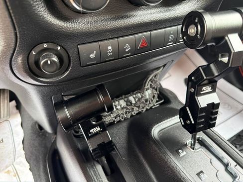 Used 2014 Jeep Wrangler Unlimited Sahara w/ Dual Top Group AWD/4WD image 36