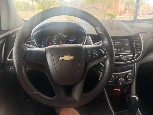 Used 2019 Chevrolet Trax LS w/ LPO, Cargo Package FWD image 28