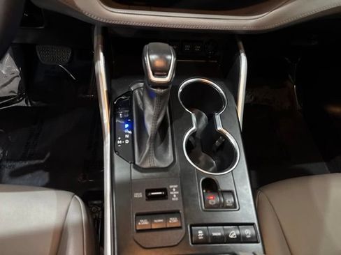 Used 2020 Toyota Highlander XLE AWD/4WD image 14