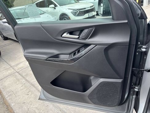 Used 2025 Chevrolet Equinox LT FWD image 18