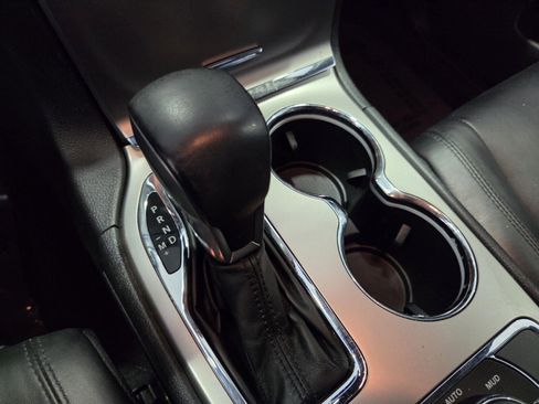 Used 2019 Jeep Grand Cherokee Limited image 40