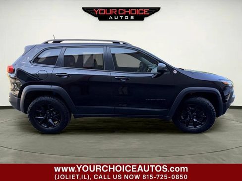 Used 2017 Jeep Cherokee Trailhawk w/ Comfort/Convenience Group AWD/4WD image 9