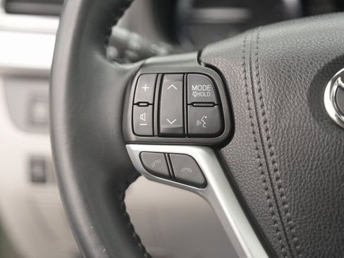 Used 2019 Toyota Highlander XLE image 23