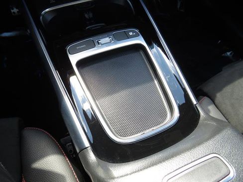 Used 2025 Mercedes-Benz GLB 35 AMG 4MATIC image 17