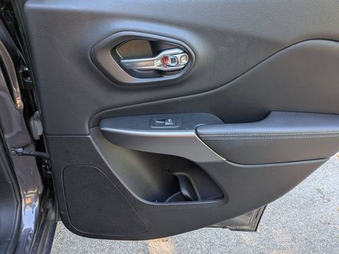 Used 2019 Jeep Cherokee Limited AWD/4WD image 31