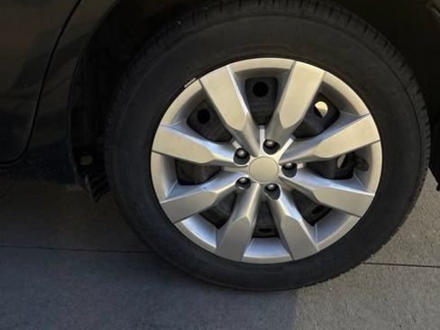 Used 2014 Toyota Corolla LE FWD image 19