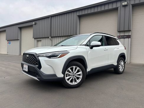 Used 2022 Toyota Corolla Cross LE FWD image 5