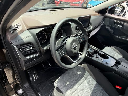 Used 2023 Nissan Rogue SV FWD image 10