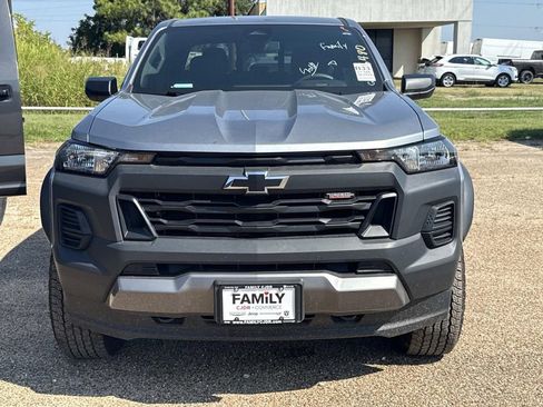 Used 2024 Chevrolet Colorado Trail Boss w/ Advanced Trailering Package image 2