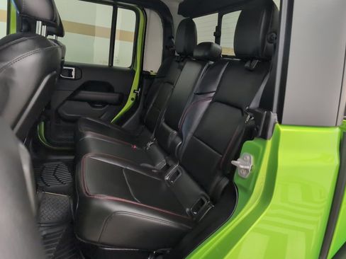 Used 2025 Jeep Gladiator Rubicon w/ Convenience Group image 16